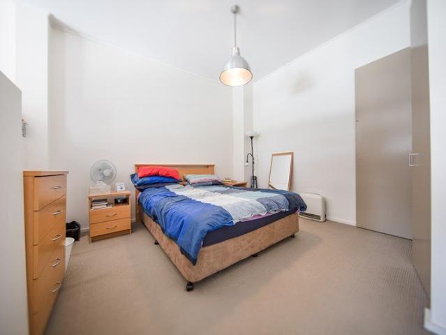 Bright & Quiet Loft Style Apartment in a Convenient Location