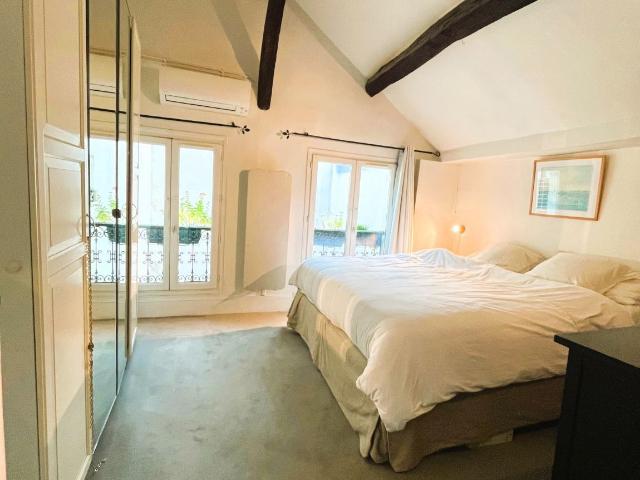 Bright, quiet top floor apartment, Paris Amsterdam Apartments for Rent