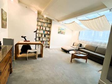 Bright, quiet top floor apartment, Paris Amsterdam Apartments for Rent