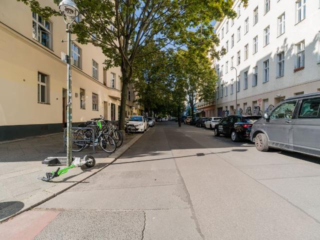 Bright Rooftop Apartment Kreuzberg/Terrasse/Standing Desk/W Lan, Berlin Amsterdam Apartments for Rent