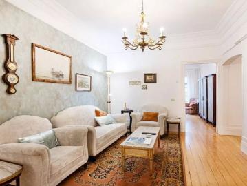 Bright room in 7 bedroom apartment in Indautxu, Bilbao