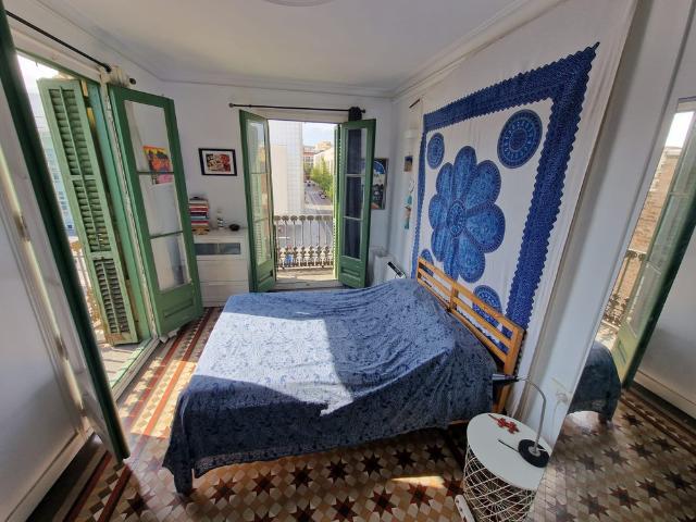 Bright Room + Studio in Central Barcelona