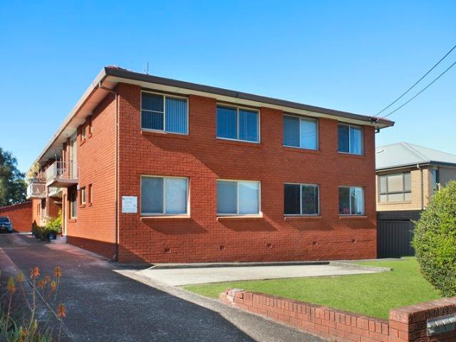 Bright & Refreshed 2 Bedroom Unit in Prime Location