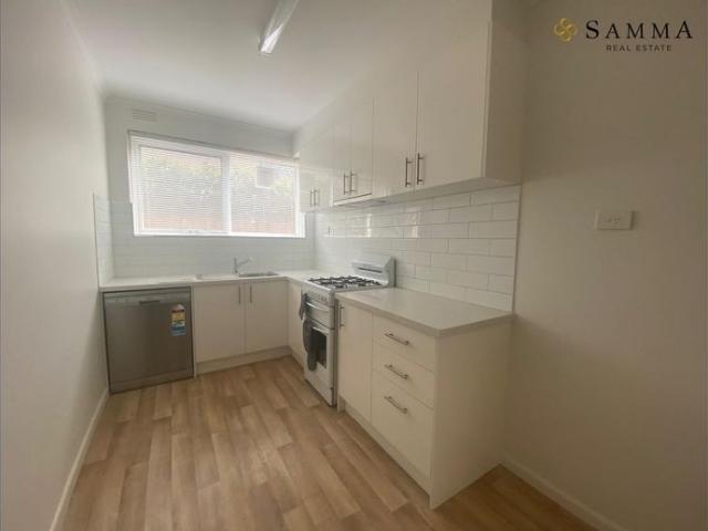 Bright & Renovated One Bedroom Apartment in the Heart of Carnegie For Lease!