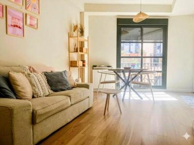 bright renovated apartment with balcony in la latina, just steps from the palacio real!