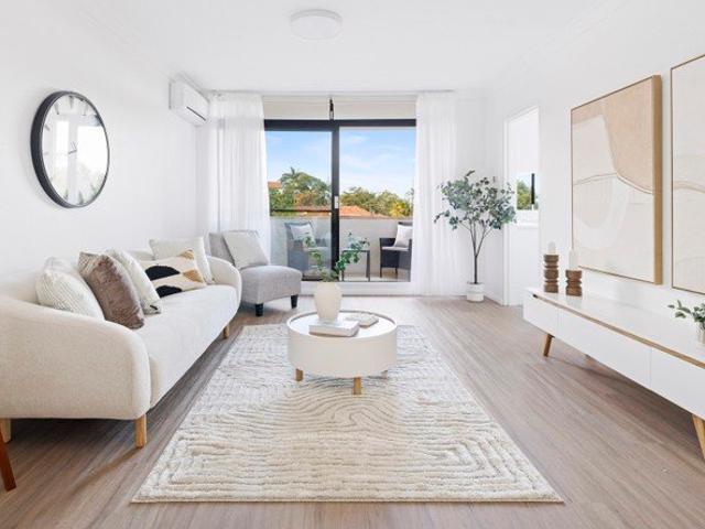Bright renovated apartment with leafy outlooks