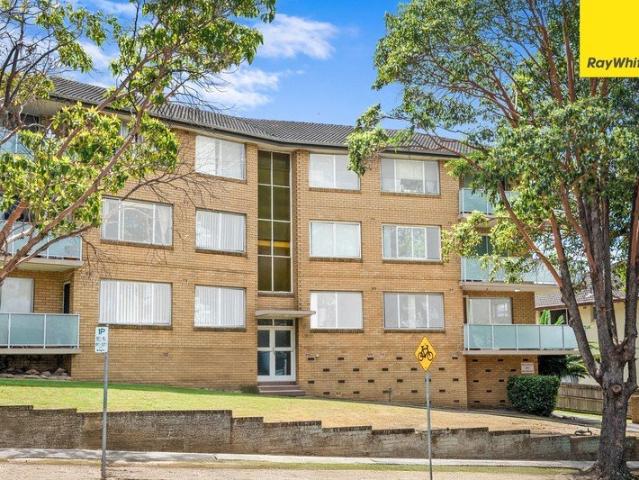 Bright Renovated Apartment Just 300m to Epping Station