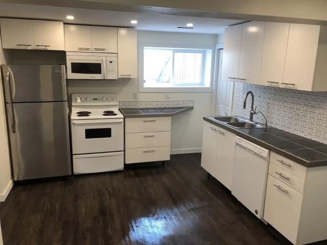 Bright Renovated inner city 2 bed 1 bath — 2 Bedrooms Duplex