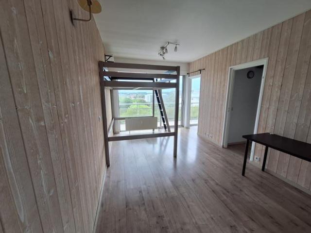 Bright renovated STUDIO with terrace and open view