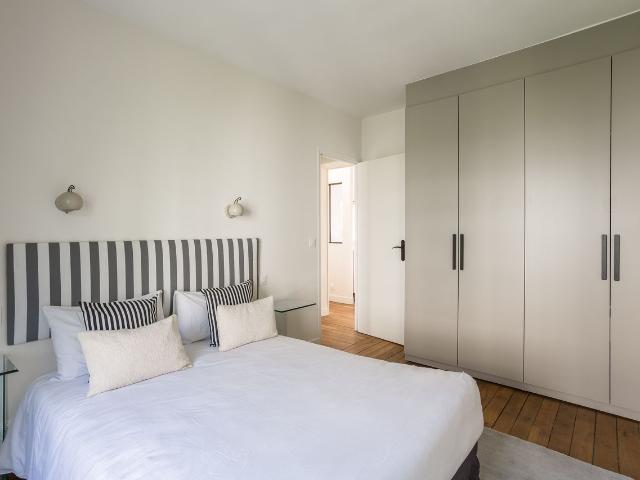 Bright renovated top floor 2BR apartment with elevator, Paris Amsterdam Apartments for Rent
