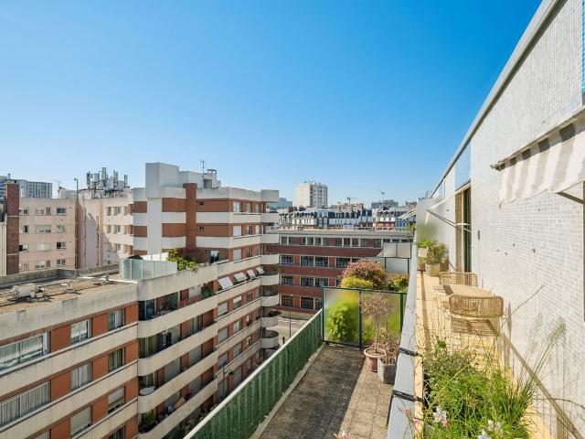 Bright renovated 1 BR+ Large Balcony – Paris 15th, Paris Amsterdam Apartments for Rent