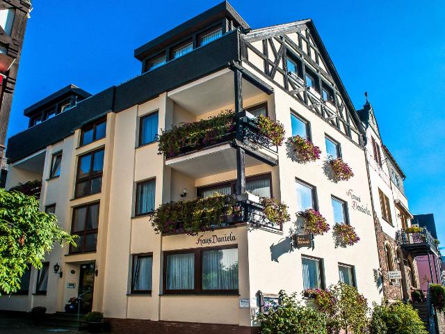 Bright, wonderful apartment in quiet street