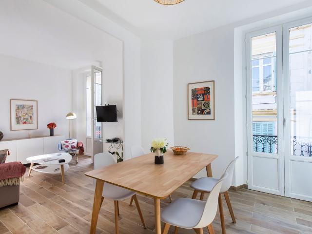 Bright, wonderful studio with nice city view, Cannes Amsterdam Apartments for Rent