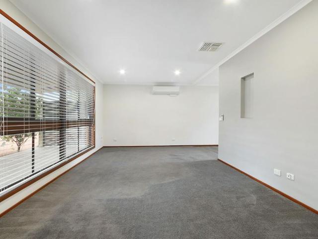 Bright & Welcoming 3 Bedroom Home with Private Backyard