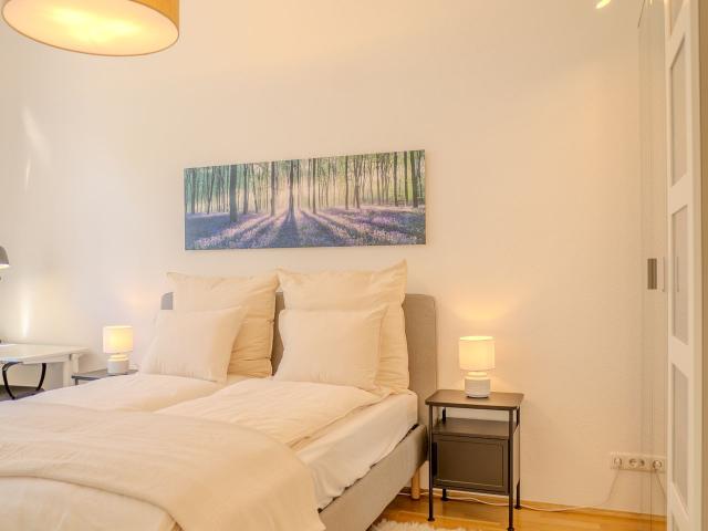 Bright, Well Designed 2 Room Furnished Apartment in Frankfurt Bornheim/Ostend – Near ECB & Ostpark, Frankfurt Amsterdam Apartments for Rent