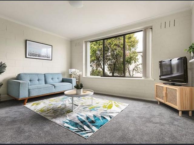 Bright & Well Presented One Bedroom Apartment