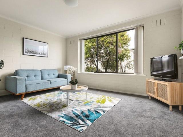 Bright & Well Presented One Bedroom Apartment