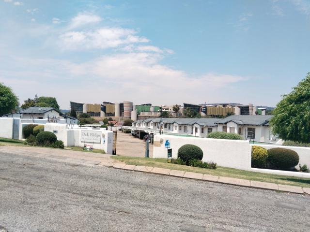 Bright Weltevreden Park Flat with Garden Courtyard
