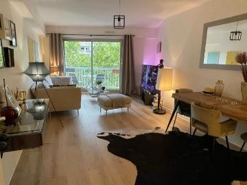 Bright with balcony unobstructed view with elevator on 6th floor Near Canal Saint Martin, metro 3 min away, parking available
