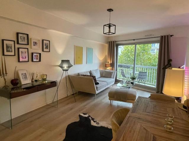 Bright with balcony unobstructed view with elevator on 6th floor Near Canal Saint Martin, metro 3 min away, parking available