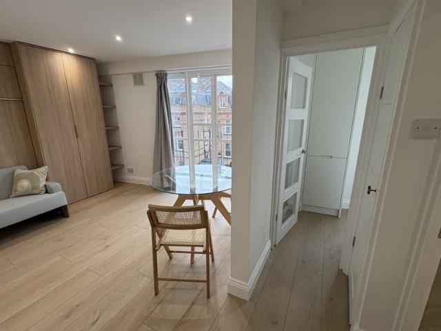 Bright top floor newly refurbished studio