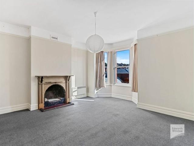 Bright Top Floor One Bedroom Apartment in Prime North Hobart Location