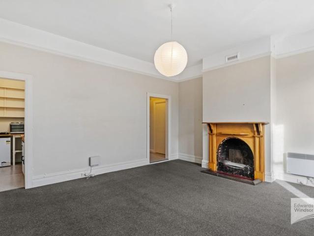 Bright Top Floor One Bedroom Apartment in Prime North Hobart Location