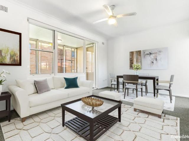Bright top floor one bedroom unit plus a sunroom