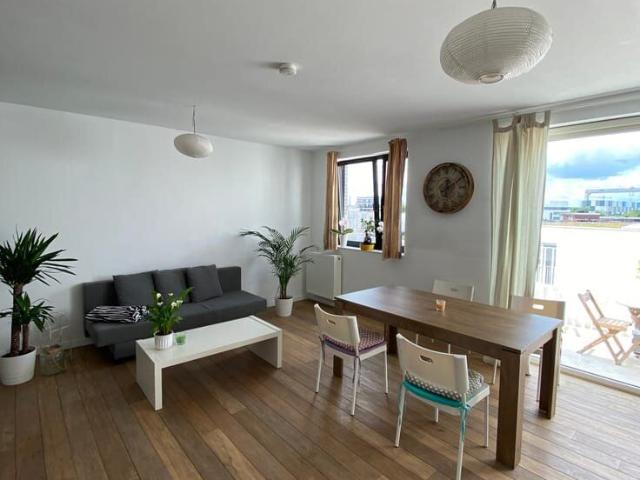 Bright top floor apartment, 2 bedrooms and terrace