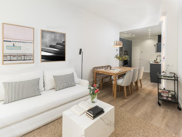 Bright three bedroom apartment with terrace in Atocha