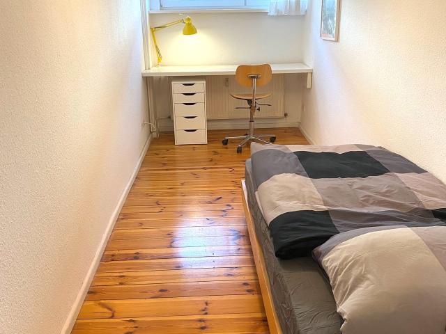 Bright three room apartment with a sunny balcony overlooking a green courtyard, Berlin Amsterdam Apartments for Rent