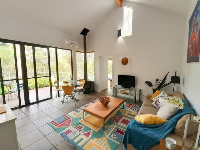 Bright two bedroom cottage among the treetops, Tamborine Mountain furnished or unfurnished
