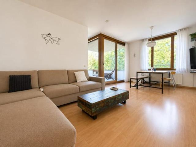 Bright two bedroom apartment next to Bois de la Cambre