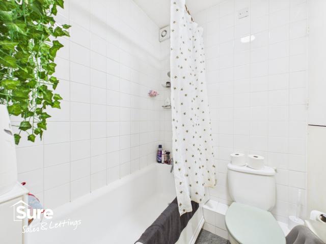 Bright Two Bedroom Apartment in Desirable Abbots Langley Location