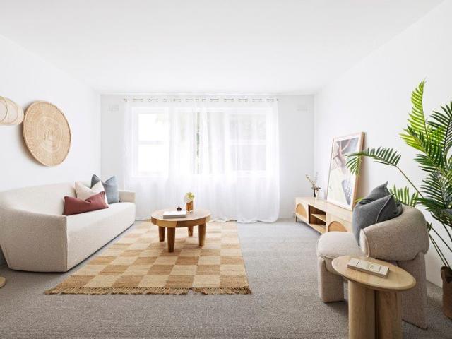 Bright two bedroom apartment in the heart of Freshwater