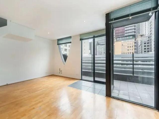 Bright Two Bedroom in the 1920s 'Shocko House' Building