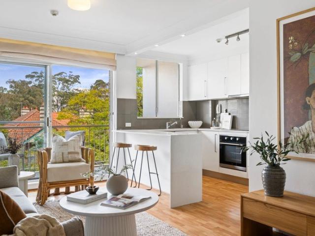 Bright Two Bedroom with a Treetop Outlook. Double Brick Block with a Pool and Lift Access