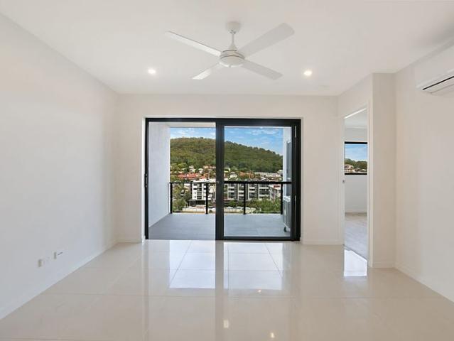 BRIGHT TWO BEDROOMS APARTMENT WITH GREAT VIEW LOOKING FOR RENT! DON’T MISS OUT THIS GREAT APARTMENT!