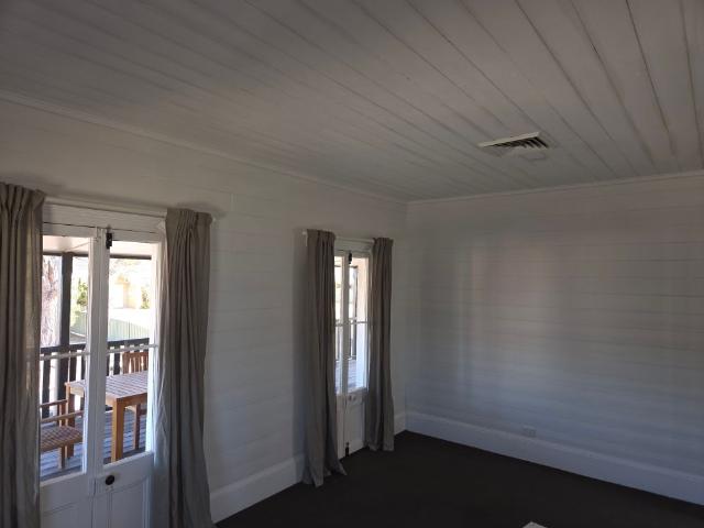 Bright & Updated 2 Bedroom Unit