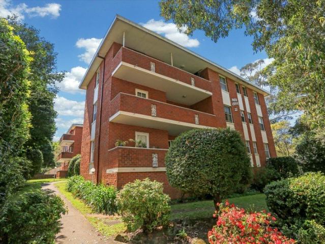Bright, updated North East Facing Unit