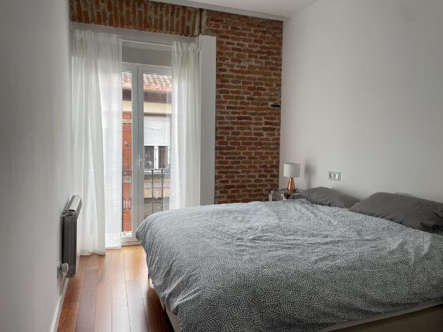 BRIGHT & VERY QUIET – TOP FLOOR HISTORIC CENTER