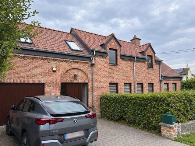 Bright villa 4 bdr with garden
