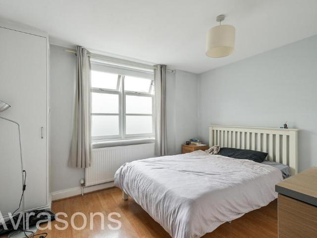 Brighton Terrace, London 3 bed house to rent £3,000 pcm £692 pw
