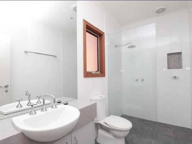 Contemporary 4 Bedroom Home with Studio and Bay Views