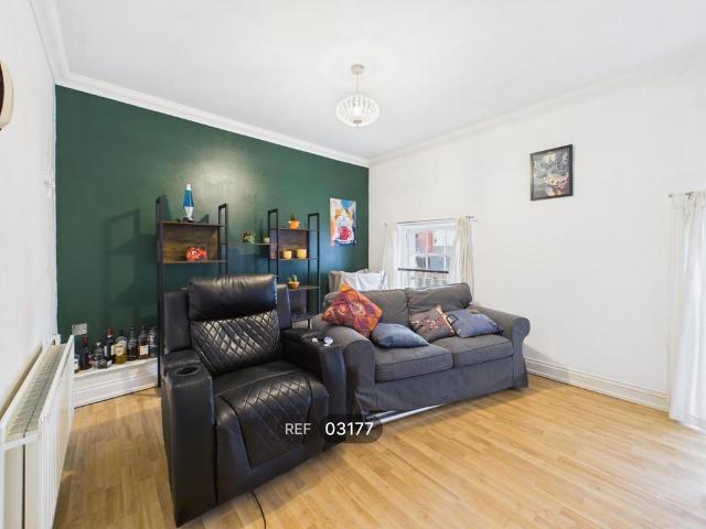Brighton BN1 1 bed flat to rent £1,250 pcm £288 pw