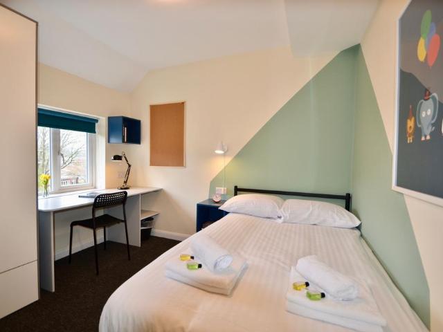 Brighton BN1 1 bed in a house share to rent £700 pcm £162 pw