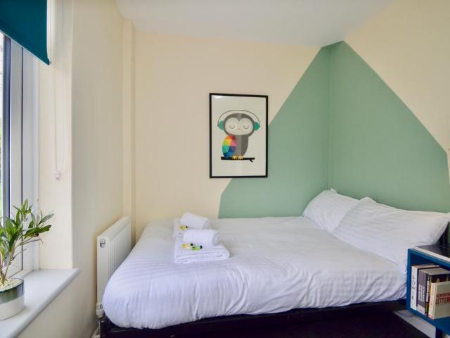 Brighton BN1 1 bed in a house share to rent £700 pcm £162 pw