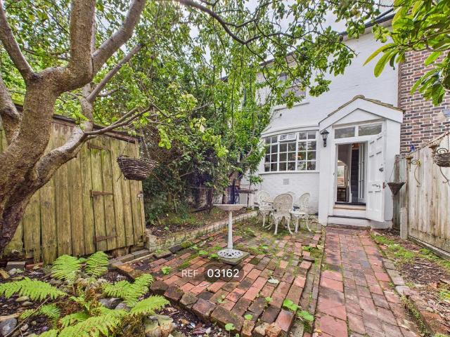 Brighton BN1 2 bed cottage to rent £1,950 pcm £450 pw