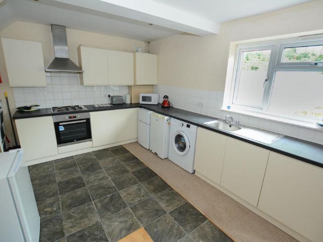 Brighton BN1 4 bed semi detached house to rent £1,850 pcm £427 pw
