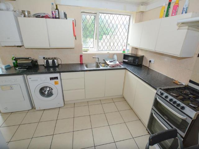 Brighton BN1 4 bed terraced house to rent £1,850 pcm £427 pw